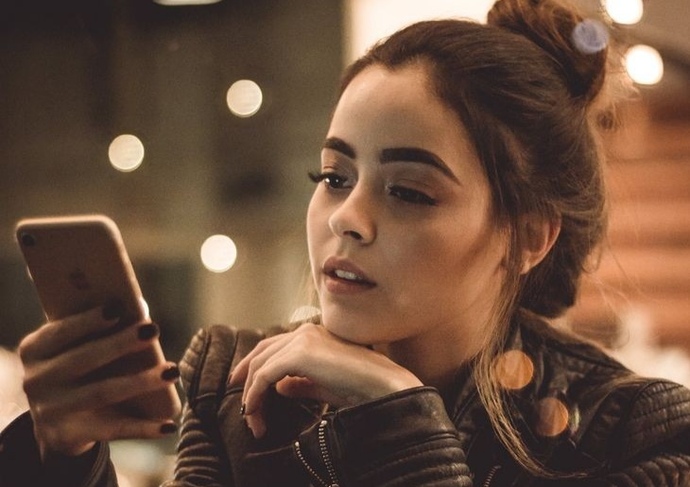 Ayrıldığın eski sevgilini stalklamaya devam eder misin?