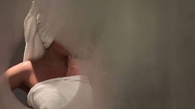 Dizilerdeki duş sahnesi gercekten çıplak mi oluyor?