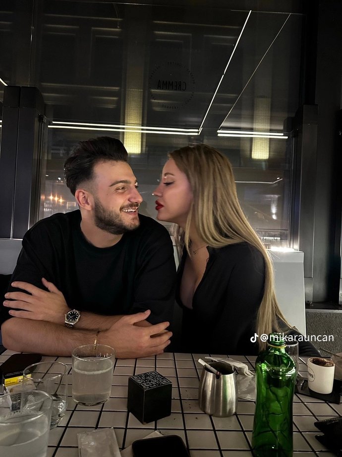 Daha 3 gün önce erkek olan kadınlar evleniyor siz neden sapsınız kızlar?