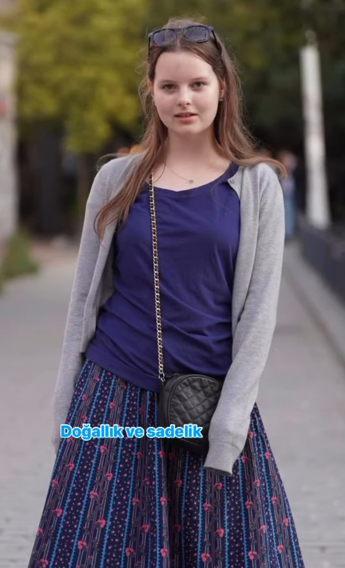 Türk kızları böyle giyinse kezban der misiniz?