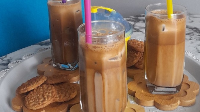 Soğuk kahve siparisleri baslasiiin mii?
