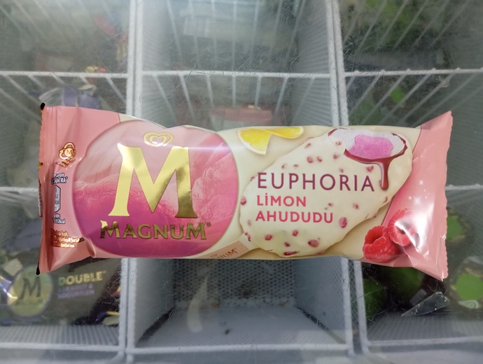 Dondurmacı olsam bu sıcaklarda size dondurma verir miydim söyliyim mi?