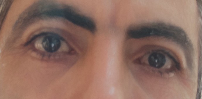 Kadınlar kara kaşlı kara gözlü erkeklerden hoşlanıyor mu?