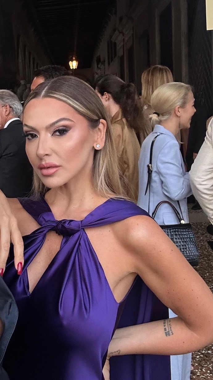 Hadise yine efsane değil mi?