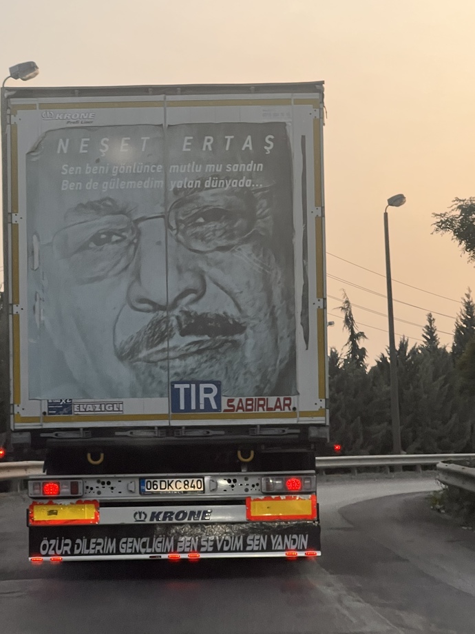 Arabanızın arkasına bir söz yazdıracak olsanız bu ne olurdu?