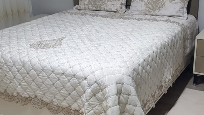 Nişanlım bana ablam çeyiz seti getirecek sen getirme dedi getirdiği takıma bak, normal mi?