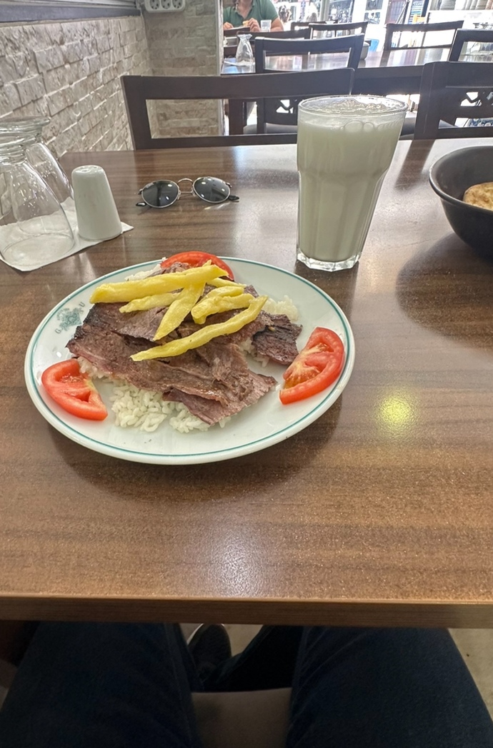 Tavuk döner mi, et döner mi?