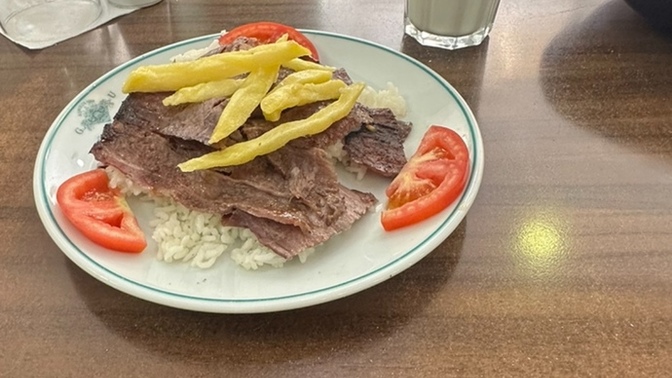 Tavuk döner mi, et döner mi?