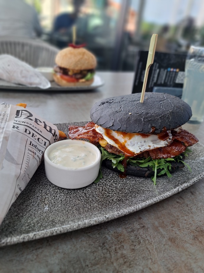 Noir Burger ısmarladık 🍔 😍