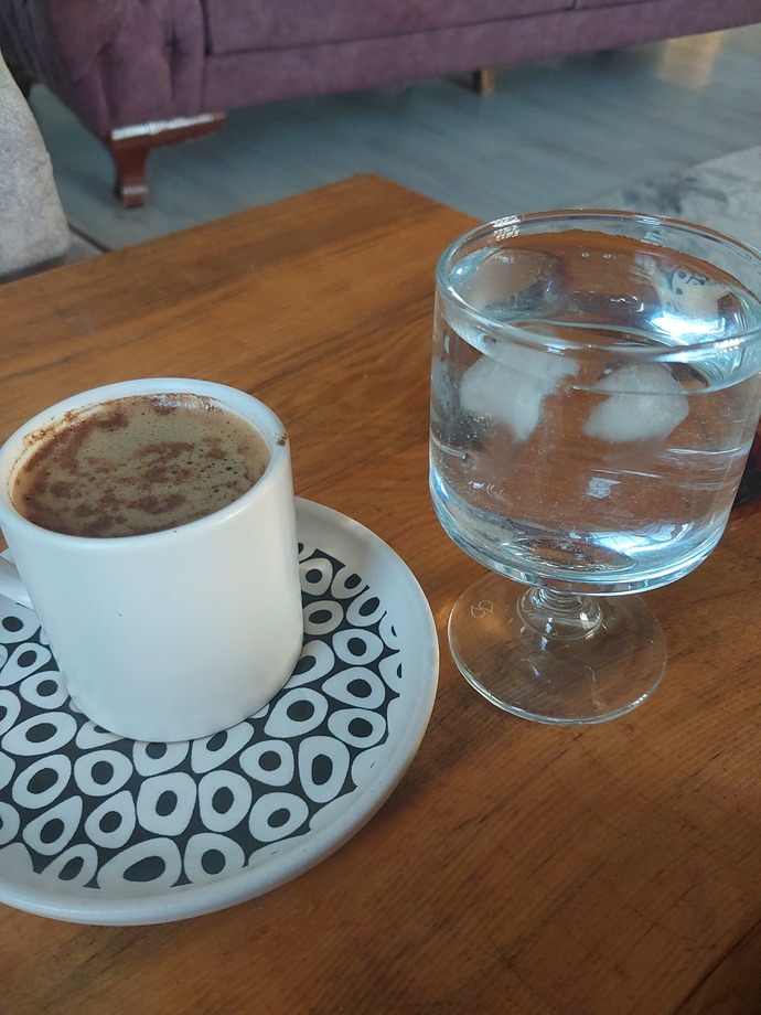 Yorgunluk kahveme eşlik etmek ister misiniz?