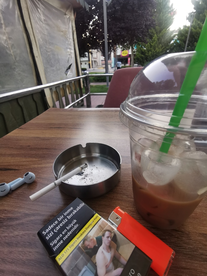 Yorgunluk kahveme eşlik etmek ister misiniz?