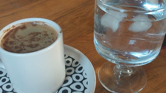 Yorgunluk kahveme eşlik etmek ister misiniz?