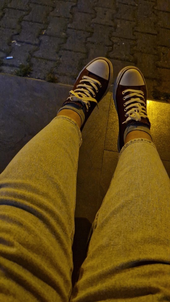 Renkli convers giyinmeyi sever misiniz?