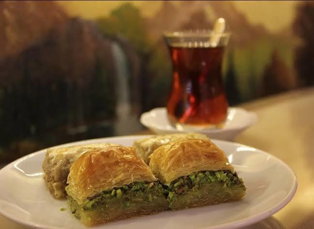 Baklavanın yanında hangi içeceği seviyorsunuz?