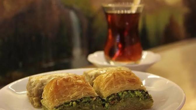 Baklavanın yanında hangi içeceği seviyorsunuz?