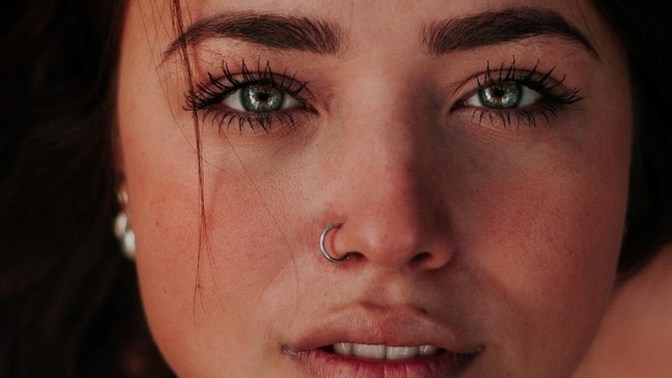 Burun piercingi nasıl duruyor, yaptırmayı düşünüyorum. Sizce güzel mi?