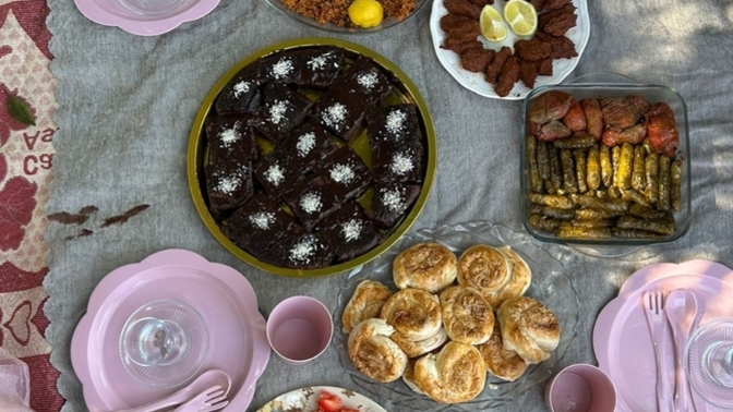 Dün (evet günü kaçırdım ) Dünya Piknik Günüydü, siteden kiminle piknik yapmak isterdiniz🎉🎉?