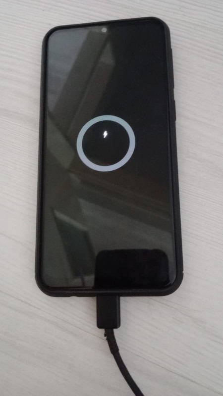 Arkadaşlar bilen hayrına cevap verirse çok iyi olur Telefonum bi anda dondu kapandı ve açılmıyor sarjdada böyle görünüyor?