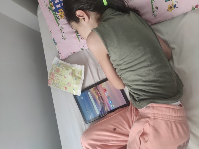 Kızım kendine tablet yapmış bu kızlar istediklerini yaptırmayı iyi biliyor?