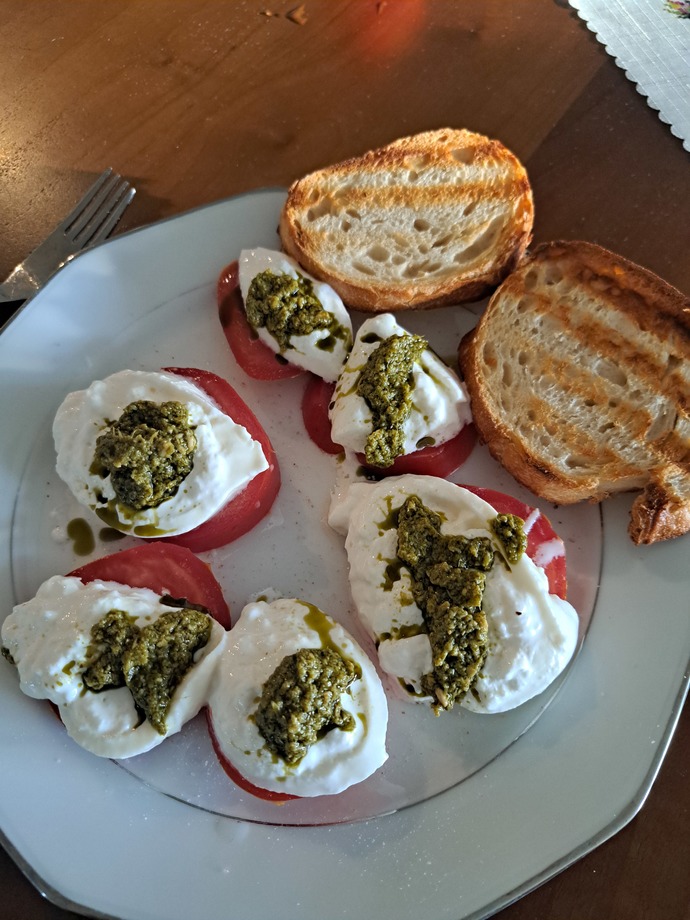 Burratta, domates, Pesto 😍