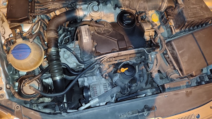 Araba motoru yerinden oynamis gibi?