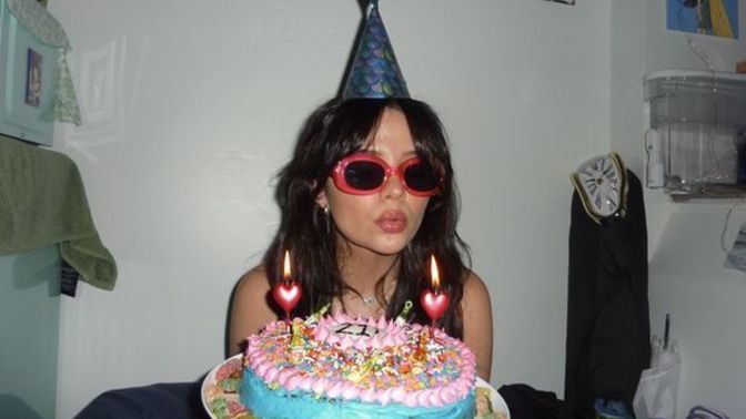 Bugün benim doğum günüm! 🥳 Yeni bir yaşa girdiğinizde değişmeye başlayan belli başlı şeyler nelerdir?