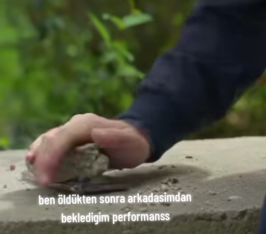 Telefonun kimin eline geçerse yer yerinden oynar?