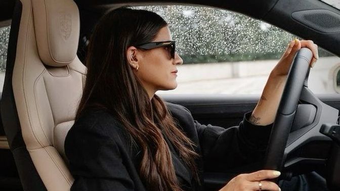 Yeni ehliyet aldım, otobanda sürdüm. Şeridimi ortalayamıyorum, sürekli sağ - sol yapıyorum. Nasıl alışabilirim?