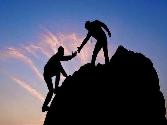 Düştüğünüzde elinizden tutan biri var mı?