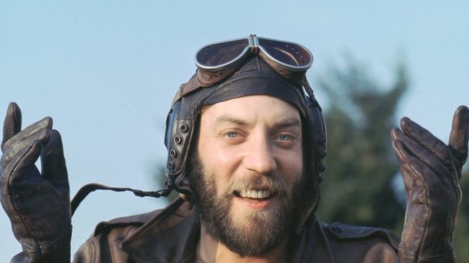 Açlık Oyunları, Aşk ve Gurur gibi filmlerin yıldızı ünlü aktör Donald Sutherland hayatını kaybetti. Filmlerini izler miydiniz?