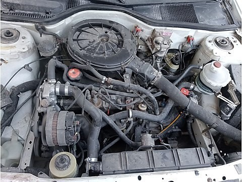 Renault 19 da karbüratörlü mü enjeksiyonlu mu tercih edersiniz?