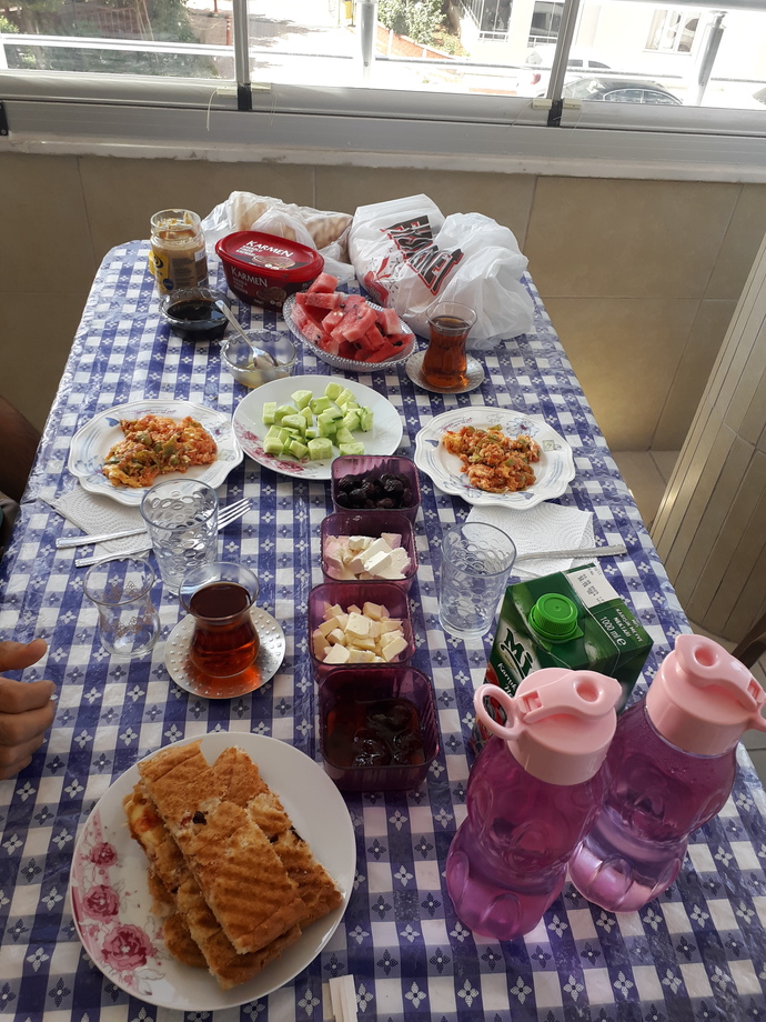 Kahvaltısını yapmayan kaldı mı?