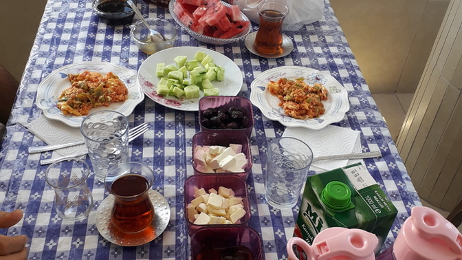 Kahvaltısını yapmayan kaldı mı?
