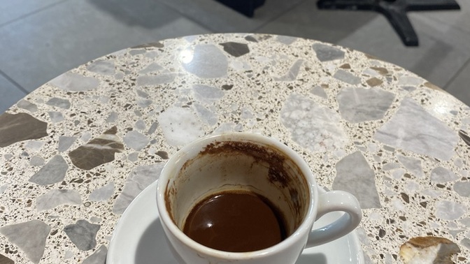 Kime ellerinizle kahve yaparsınız?