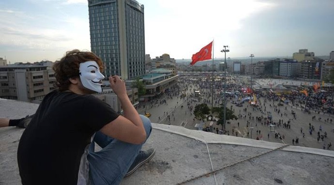 Toplumsal ayaklanmalar bir şeylerin değişeceğine dair sizi ümitlendiriyor mu?