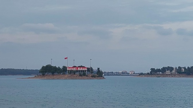 Benimle sevgi adasında bici bici yiyecek sevgiliyi nerede bulabilirim?