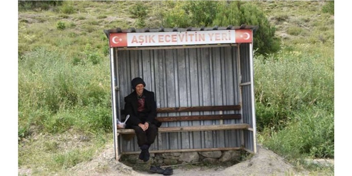 Aşık Ecevit sevdiğini 25 yıldır bekliyor , sen kaç yıl beklersin?