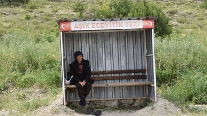 Aşık Ecevit sevdiğini 25 yıldır bekliyor , sen kaç yıl beklersin?