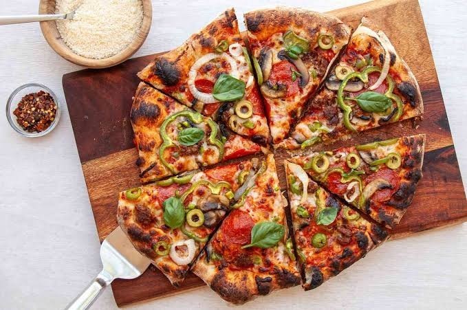 Bu havada pizza söylenir mi?