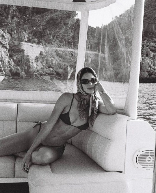 Bikini üstüne eşarp takılmalı mı?