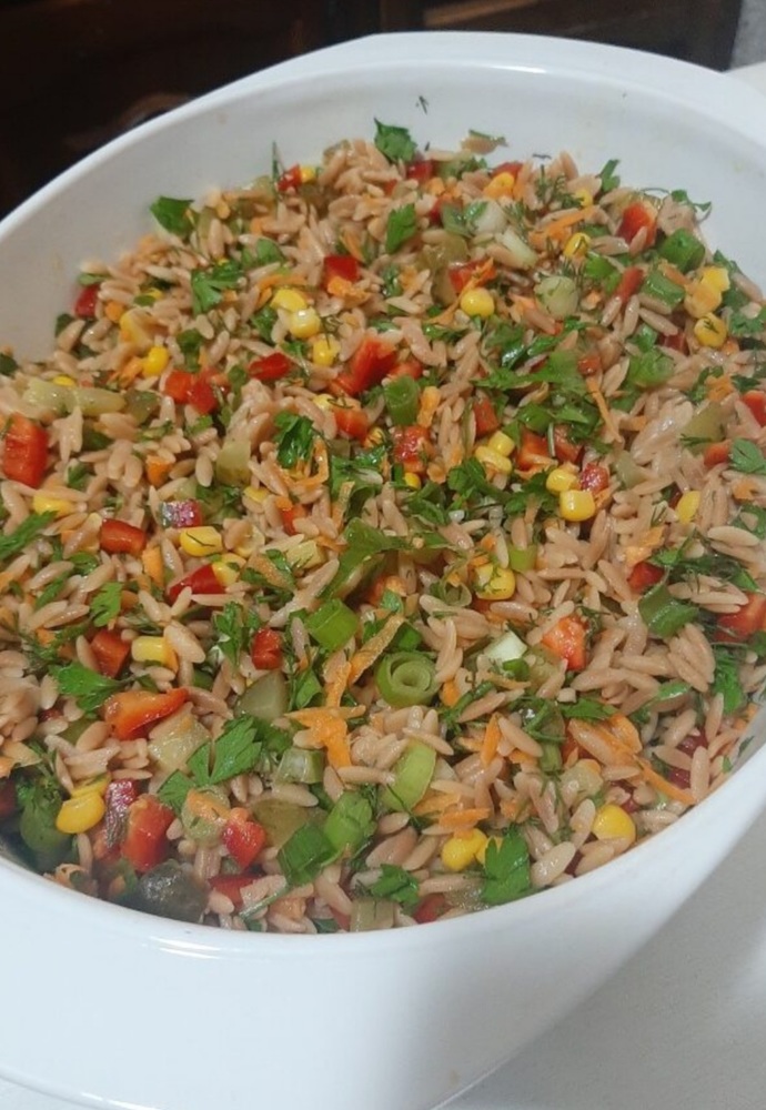 İyi akşamlar. Arpa sehriye salatasi sever misiniz 😛 Nasıl görünüyo?