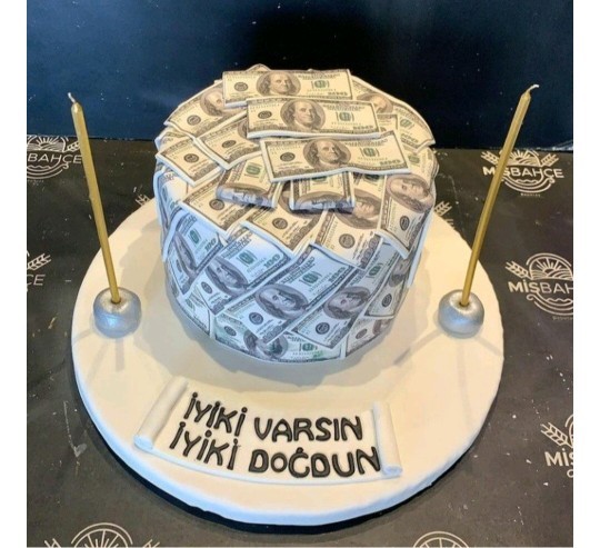 Doğum günümde dolarlı pasta istiyorum sizce çok mu şey istiyorum?