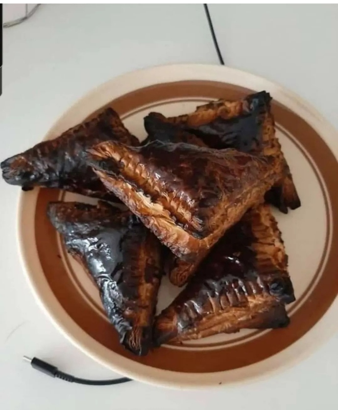 Şu sıralar mutfak merakım arttı 🤭 artık resmi bıraksam diyorum, ne diyonuz? çayı kapan gelsin sonra neden bana kalmadı demeyin🤭?