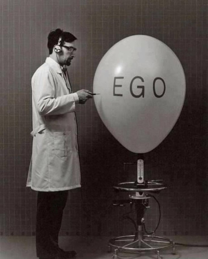 Sizce Türkiyenin % kaçı egoist? Kızlar mı erkekler mi daha çok egoist?