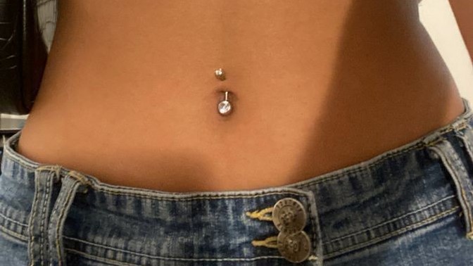 Bir kadının karnına piercing ve dövme yaptırmasını çekici buluyor musunuz?