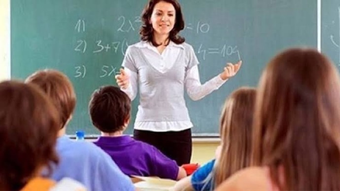 Öğretmenler yaz tatilinde sizce maaş almalı mı almamalı mı?