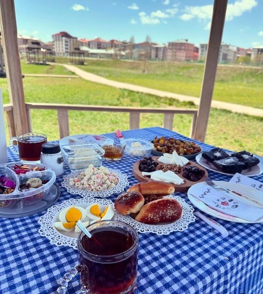 Kahvaltı diyince aklınıza ilk hangi yiyecek geliyor?