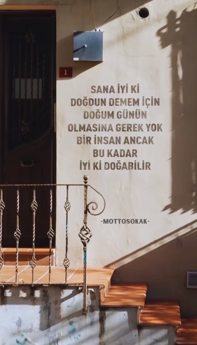 Ampulü Edison bulmuş olabilir ama ışığı boğa burcu saçar.💅