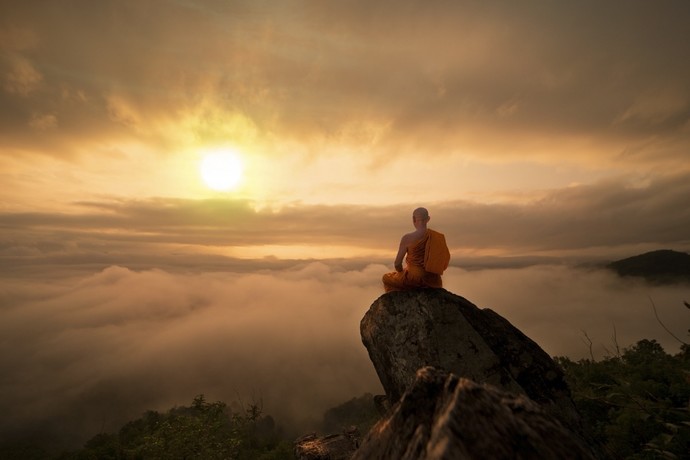 Monk Mode; kişinin kendini geliştirmek için dış dünyadan izole olduğu bir kişisel gelişim sürecidir.
