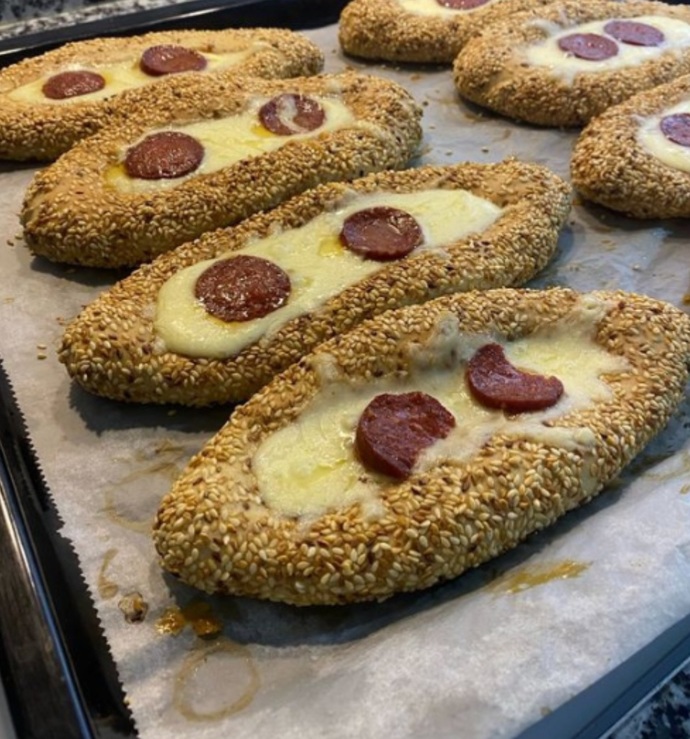 Simit pizza yer misiniz?
